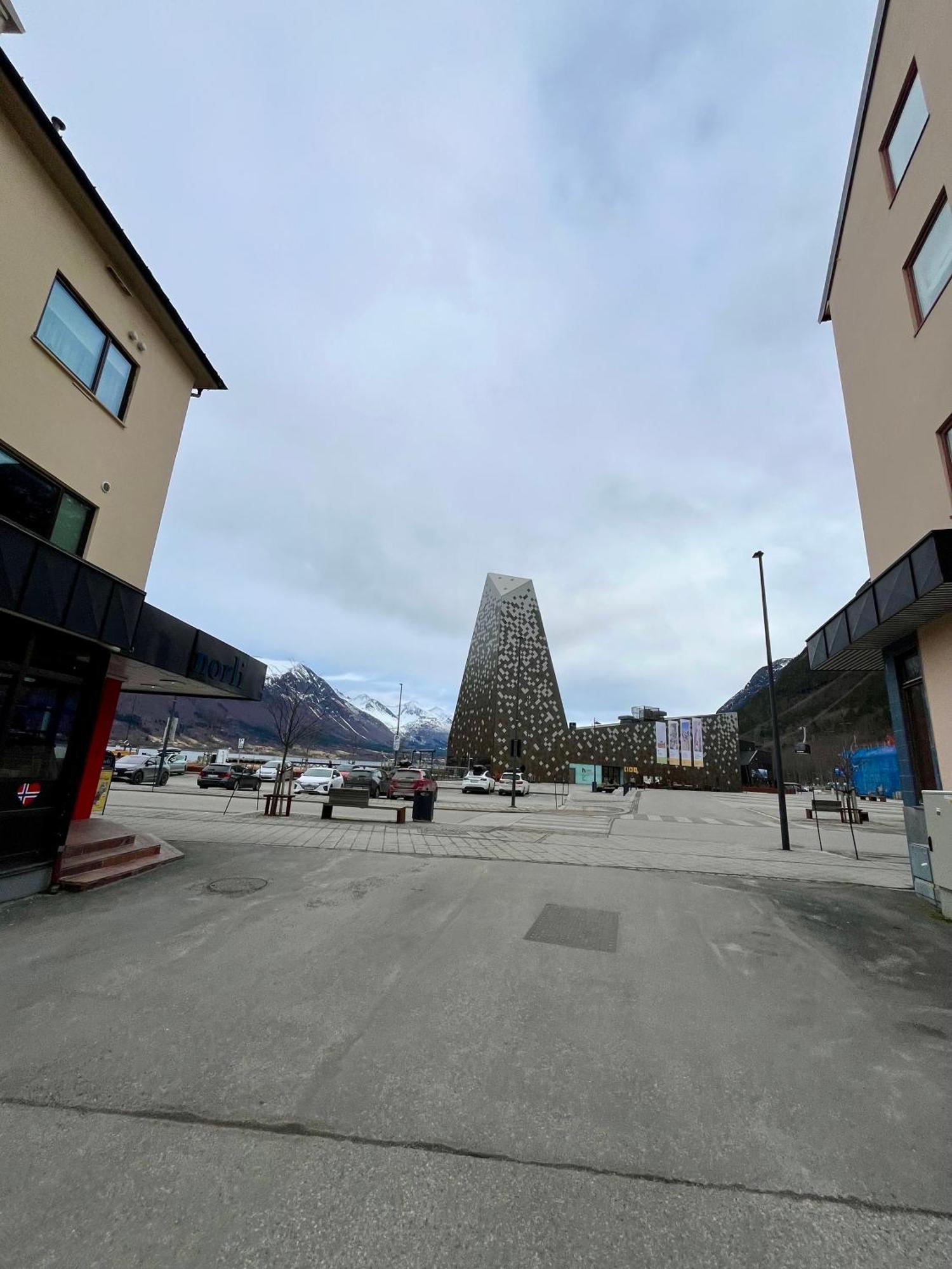 Apartment In The Heart Of Andalsnes Exterior photo