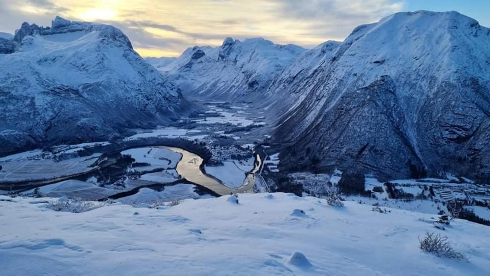 Apartment In The Heart Of Andalsnes Exterior photo